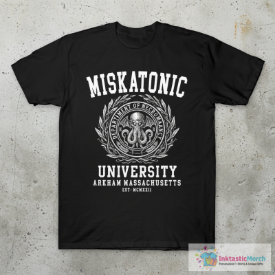 CTHULU AND LOVECRAFT - MISKATONIC UNIVERSITY T-Shirt