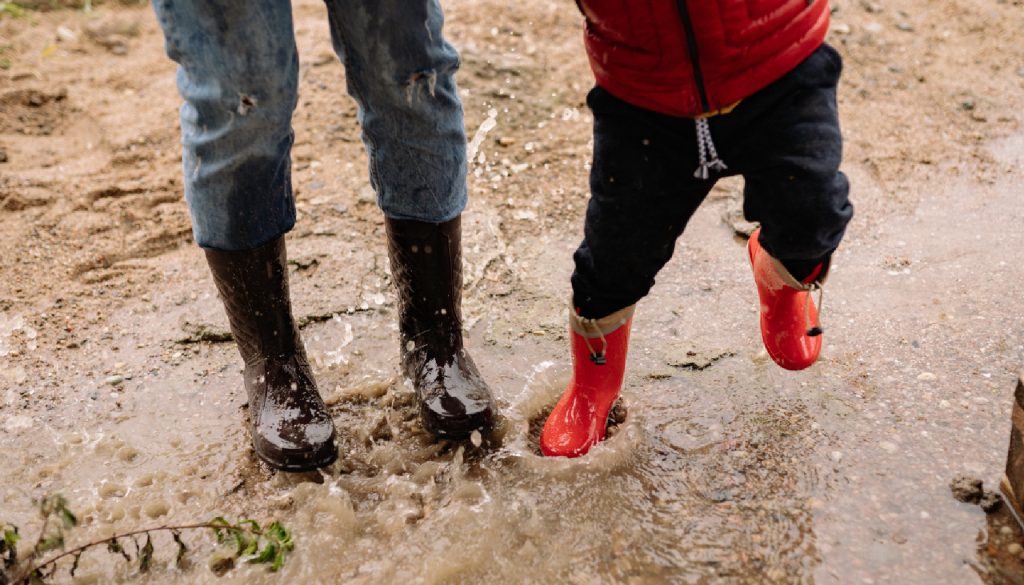 tips-for-handling-mud-stains-1024x585-1 Tips for Handling Mud Stains