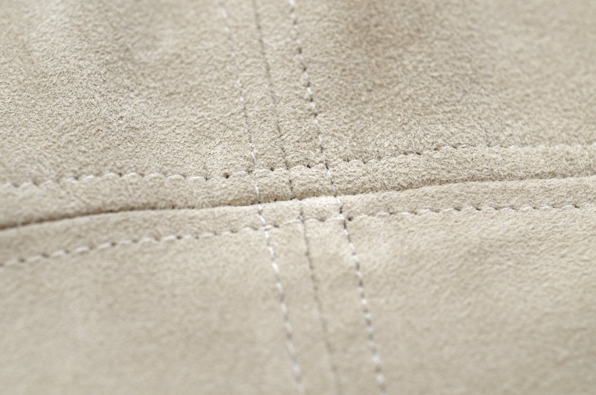 assets2f58e9d3cf0a1a474bb14df9285f98241d2f4092798df3254e98aec6a43634d6f74b Suede swatch