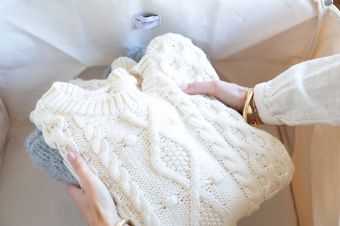 assets2f58e9d3cf0a1a474bb14df9285f98241d2f7608472476384ef28547fd7624440dc2 Stack of sweaters