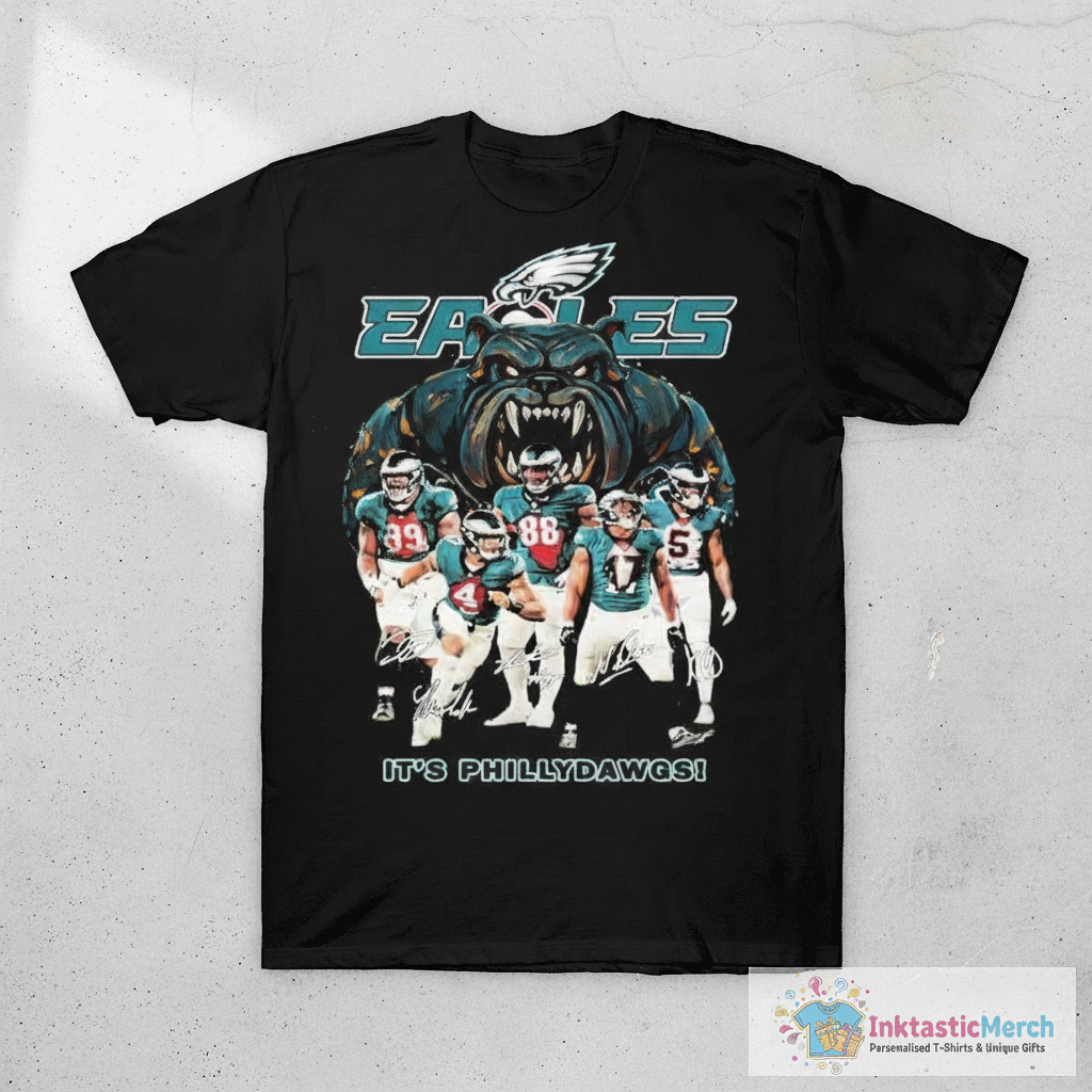 Official Philadelphia Eagles X Georgia Bulldogs It’s Phillydawgs Signatures T-shirts 1 Official Philadelphia Eagles X Georgia Bulldogs It’s Phillydawgs Signatures T-shirts