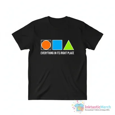 Everything in its right place (black) Essential T-Shirt
