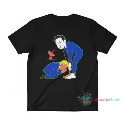 Trump Kissing Elon Musk's Feet Essential T-Shirt